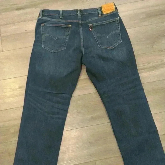 Levis - Picture 2 of 3